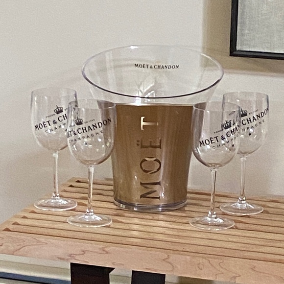 Moet & Chandon Acrylic Champagne Ice Bucket With 4 Moet Clear Goblets - Picture 2 of 8